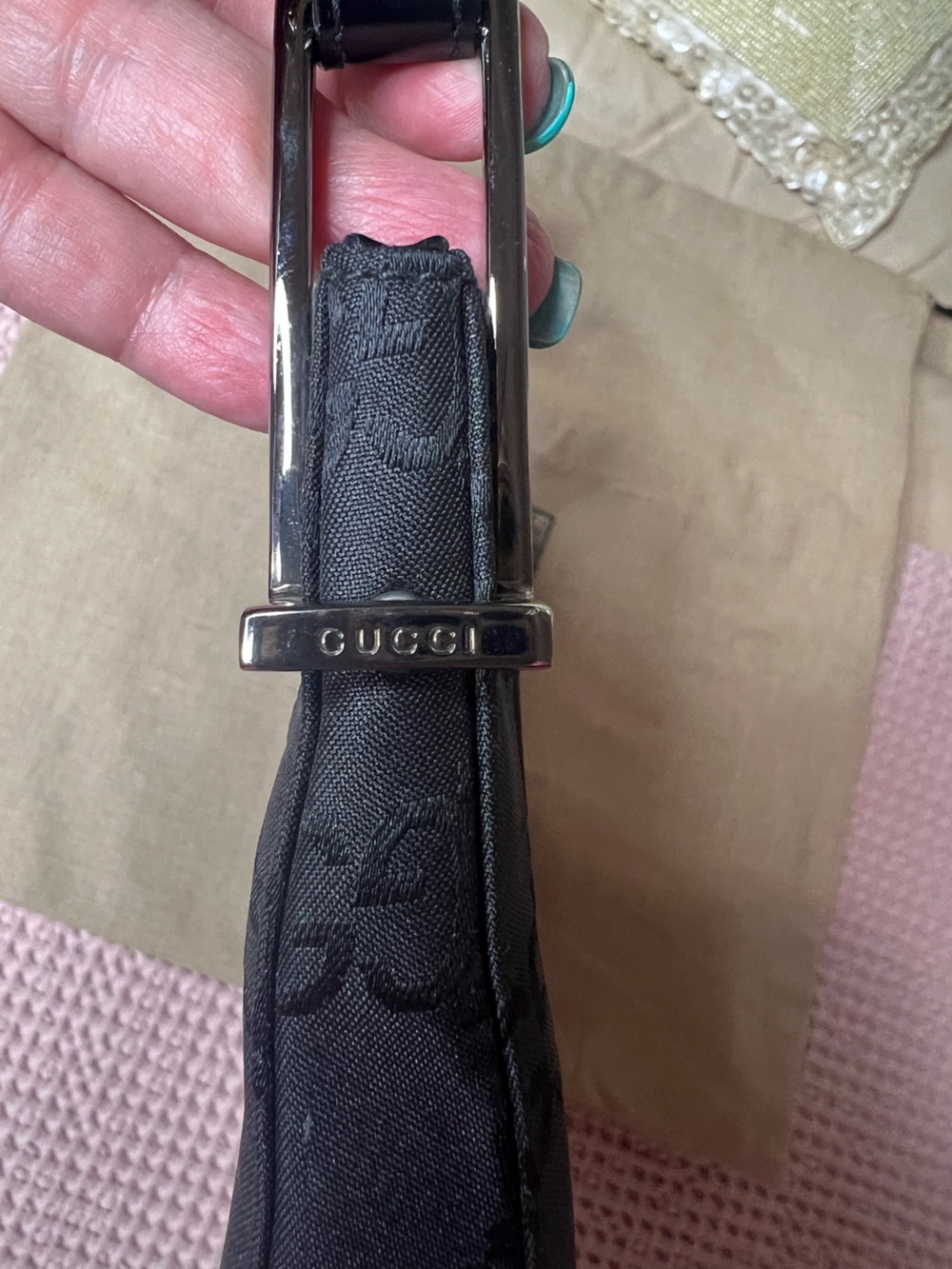 GUCCI BLACK GG CANVAS SHOULDER BAG - Picture 5 of 15